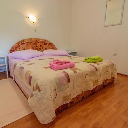 Apartment Dumicic 2 Mundanije Bagian luar foto