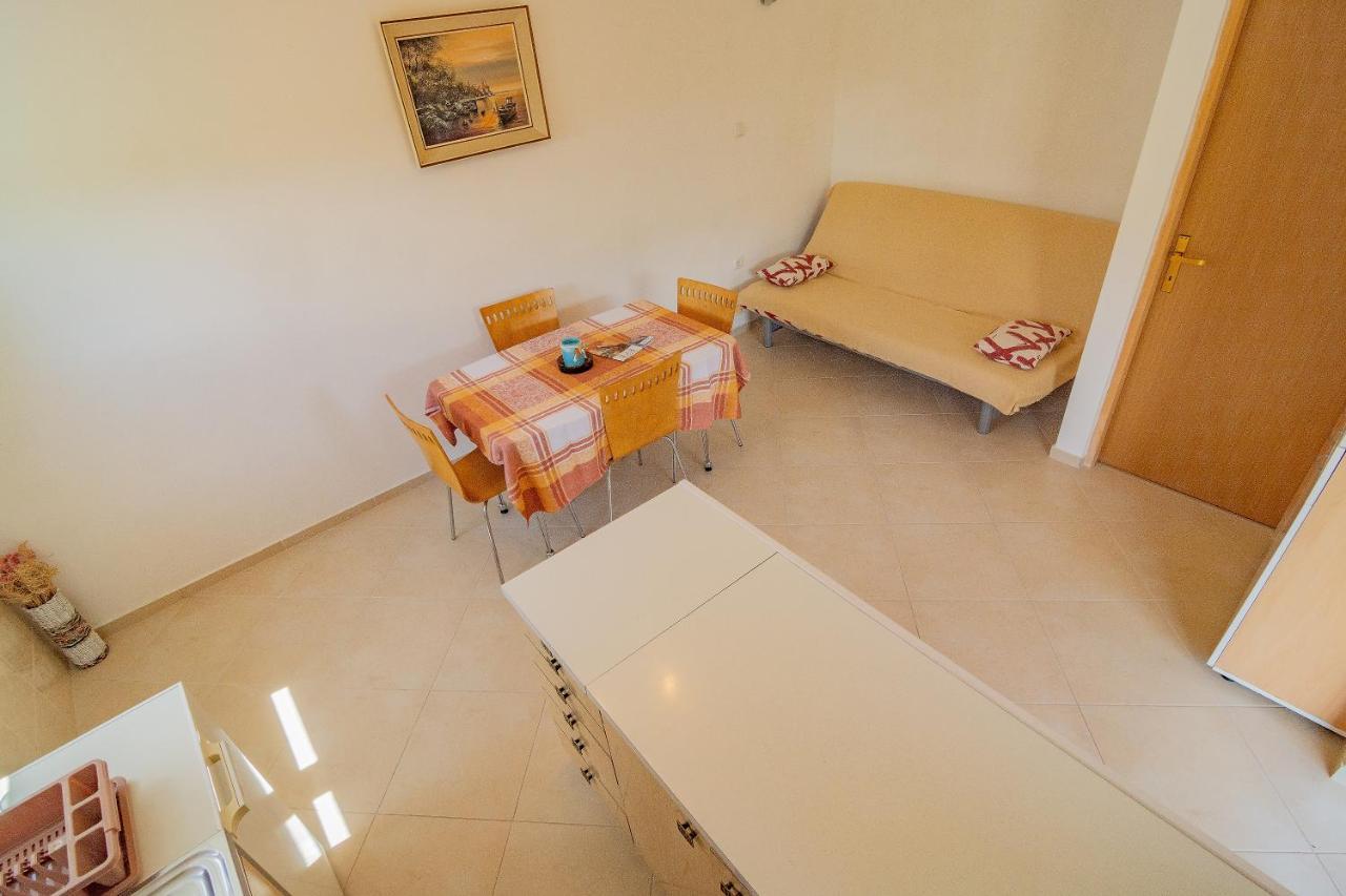 Apartment Dumicic 2 Mundanije Bagian luar foto
