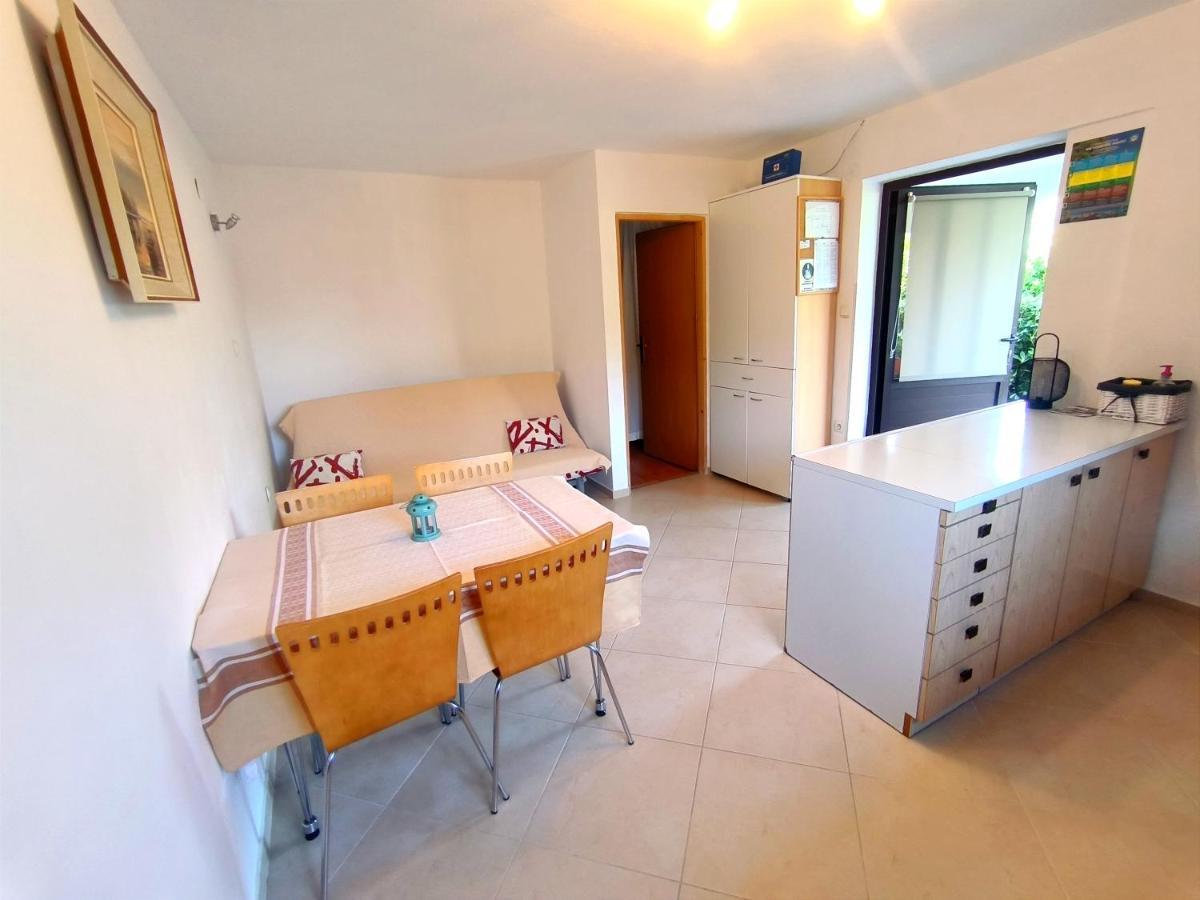 Apartment Dumicic 2 Mundanije Bagian luar foto