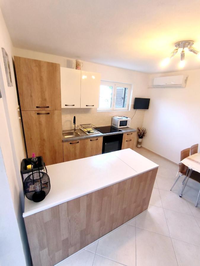 Apartment Dumicic 2 Mundanije Bagian luar foto